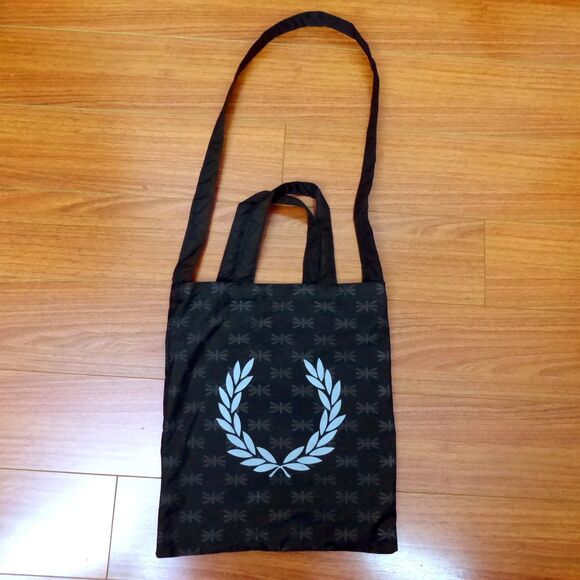 Fred Perry Tote Bag Black Laurel Wreath Logo Carryall Shopper Crossbody Nylon - Picture 2 of 11